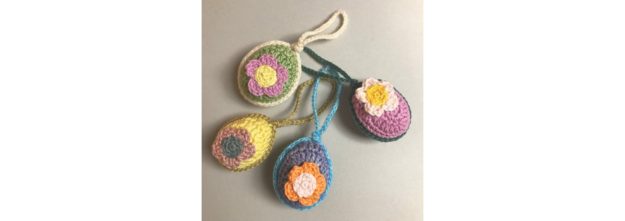 Hæklede påskeæg med blomster